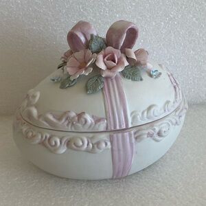 Vintage 1963 LEFTON Egg Shaped Porcelain Trinket Box Pink Flowers #1691 Japan
